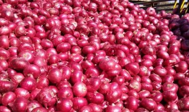 ഉള്ളി വീണ്ടും കരയിപ്പിക്കുമോ? :മൊത്തവില കിലോയ്ക്ക് 125 രൂപ വരെ