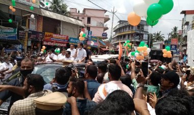 മിന്നുംതാരമായി രാഹുല്‍ഗാന്ധി; പത്തനംതിട്ടയില്‍ ആവേശപ്പൂരം